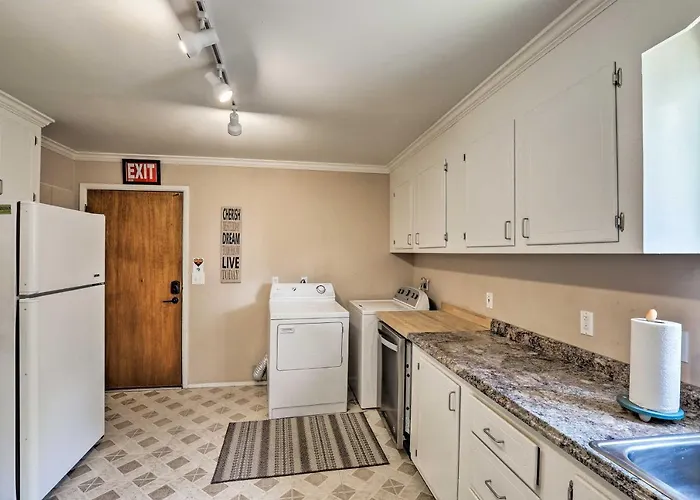 Holiday home W/ Private Parking & Ev Charger! *