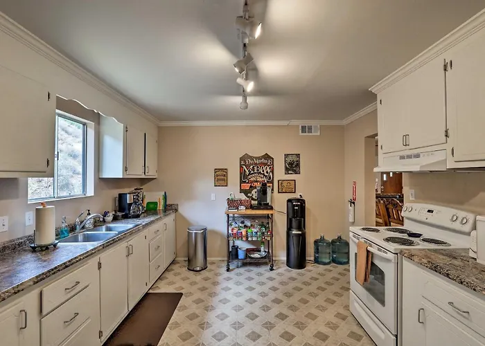 Holiday home W/ Private Parking & Ev Charger! Bisbee